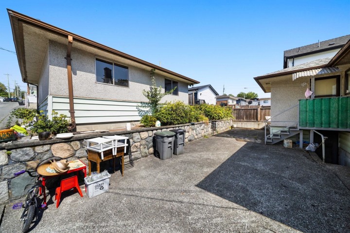 Photo 13 at 715 E 63rd Avenue, South Vancouver, Vancouver East