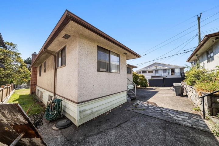 Photo 16 at 715 E 63rd Avenue, South Vancouver, Vancouver East