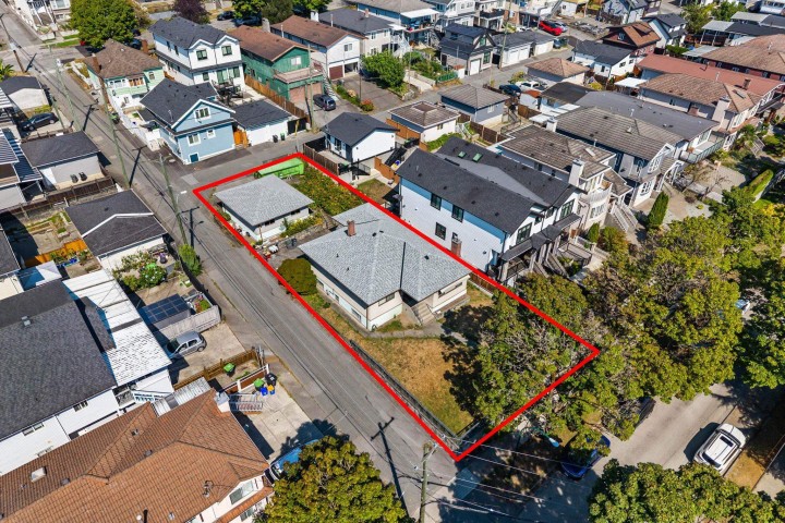 Photo 1 at 715 E 63rd Avenue, South Vancouver, Vancouver East