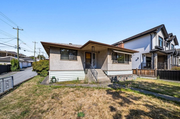 Photo 9 at 715 E 63rd Avenue, South Vancouver, Vancouver East
