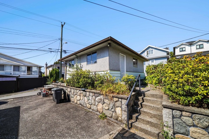 Photo 18 at 715 E 63rd Avenue, South Vancouver, Vancouver East
