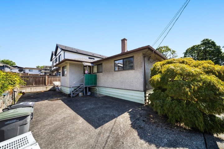 Photo 15 at 715 E 63rd Avenue, South Vancouver, Vancouver East