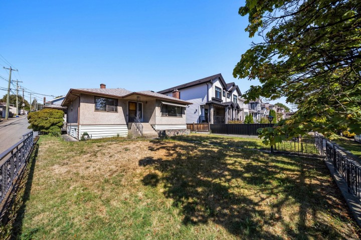Photo 8 at 715 E 63rd Avenue, South Vancouver, Vancouver East
