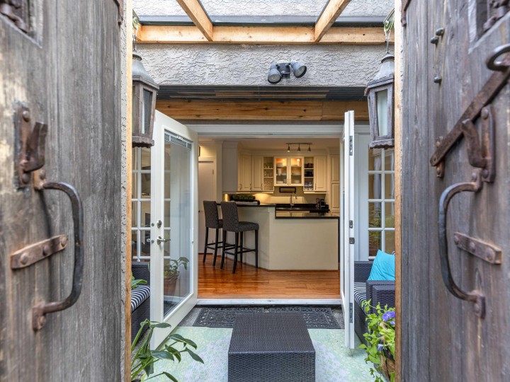 Photo 1 at 101 - 2535 York Avenue, Kitsilano, Vancouver West