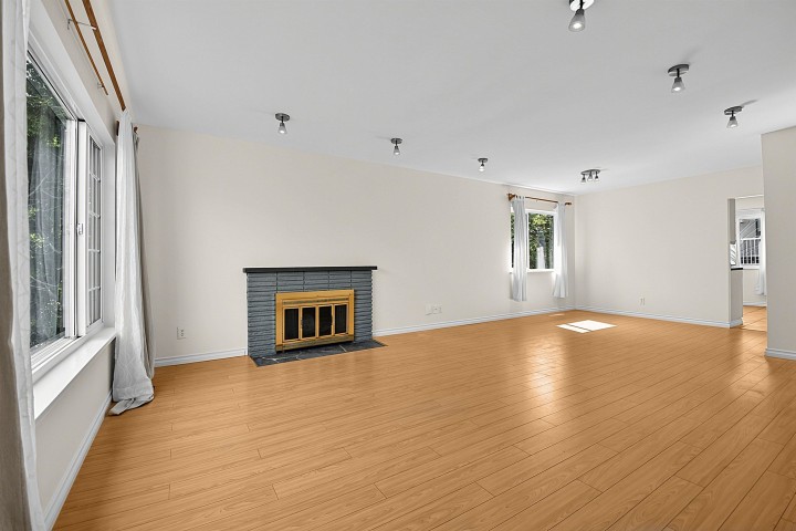 Photo 2 at 2216 E 41st Avenue, Killarney VE, Vancouver East