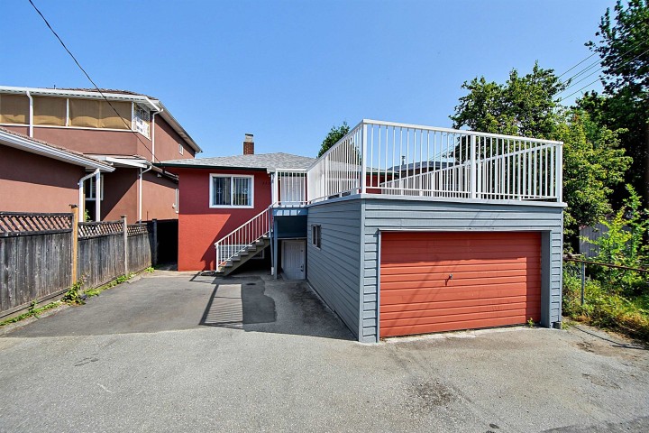 Photo 1 at 2216 E 41st Avenue, Killarney VE, Vancouver East