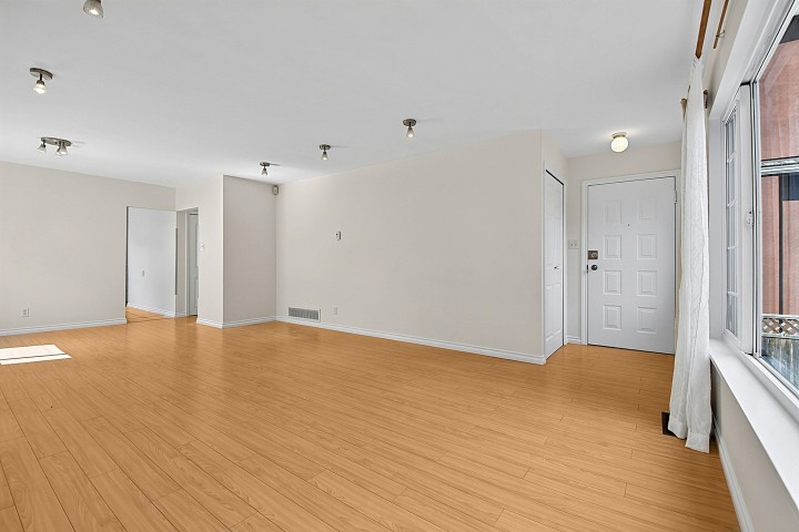 Photo 4 at 2216 E 41st Avenue, Killarney VE, Vancouver East