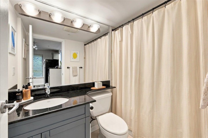 Photo 20 at 303 - 2015 Trafalgar Street, Kitsilano, Vancouver West