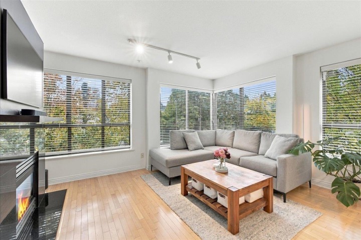 Photo 10 at 303 - 2015 Trafalgar Street, Kitsilano, Vancouver West