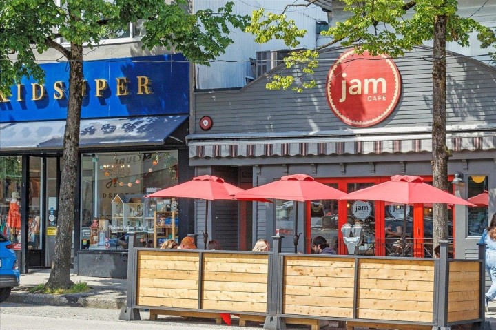 Photo 33 at 303 - 2015 Trafalgar Street, Kitsilano, Vancouver West