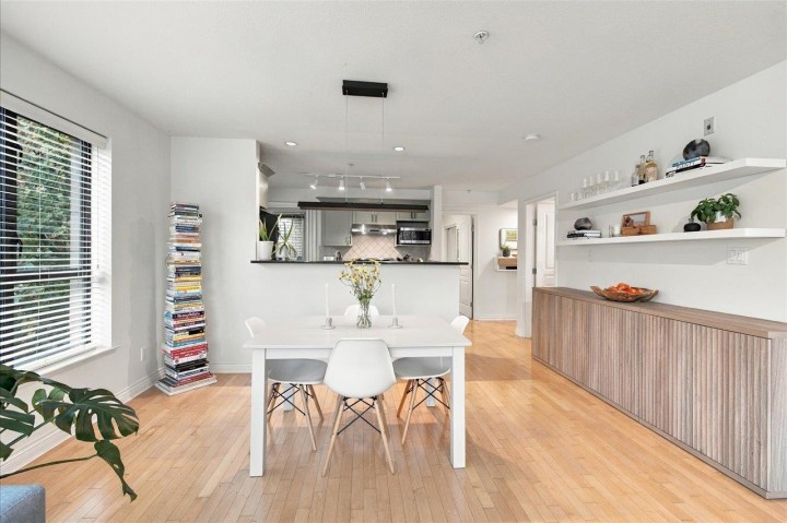 Photo 11 at 303 - 2015 Trafalgar Street, Kitsilano, Vancouver West