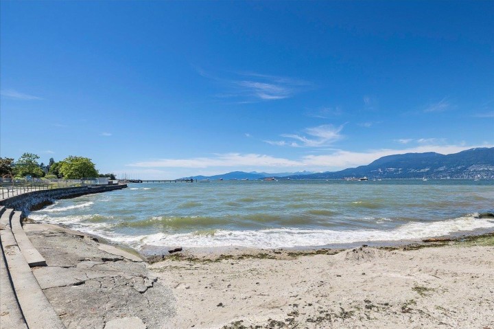 Photo 31 at 303 - 2015 Trafalgar Street, Kitsilano, Vancouver West
