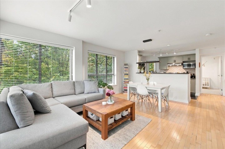 Photo 8 at 303 - 2015 Trafalgar Street, Kitsilano, Vancouver West