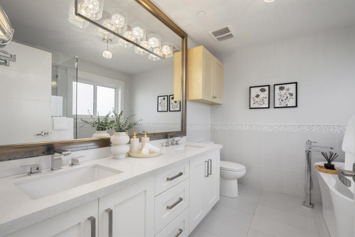 Photo 14 at 7380 Ontario Street, South Vancouver, Vancouver East