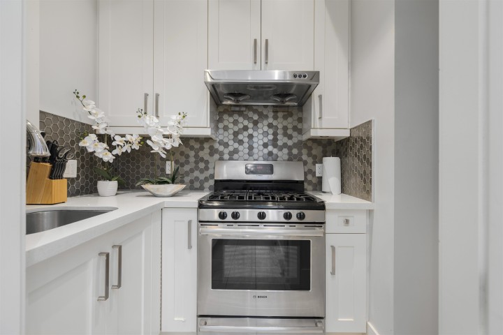 Photo 11 at 7380 Ontario Street, South Vancouver, Vancouver East