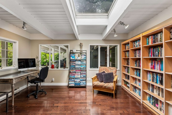Photo 23 at 455 Macbeth Crescent, Cedardale, West Vancouver