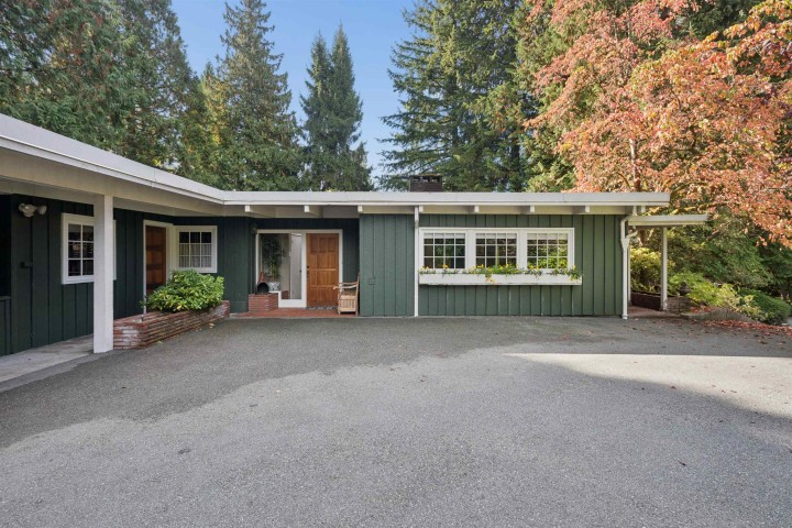 Photo 3 at 455 Macbeth Crescent, Cedardale, West Vancouver