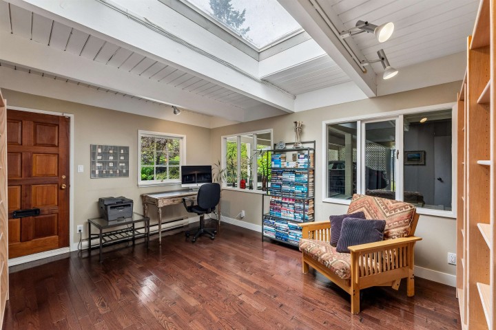 Photo 24 at 455 Macbeth Crescent, Cedardale, West Vancouver