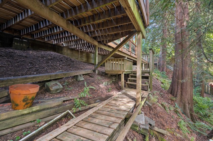 Photo 37 at 455 Macbeth Crescent, Cedardale, West Vancouver