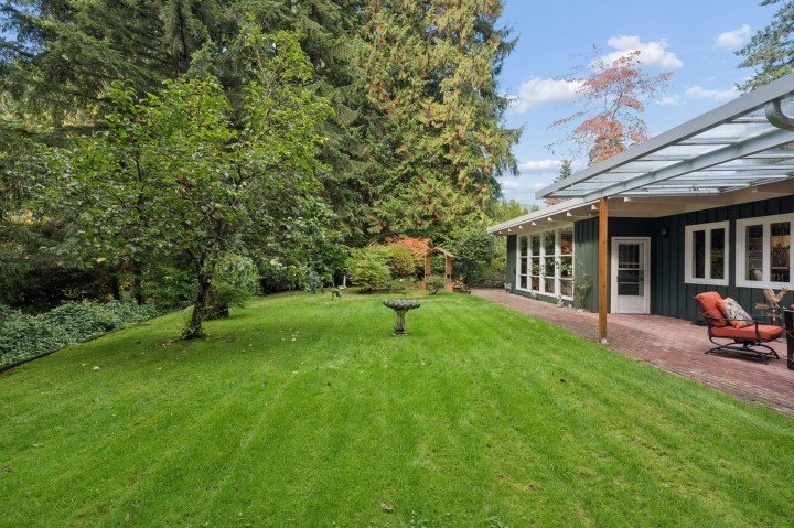 Photo 31 at 455 Macbeth Crescent, Cedardale, West Vancouver