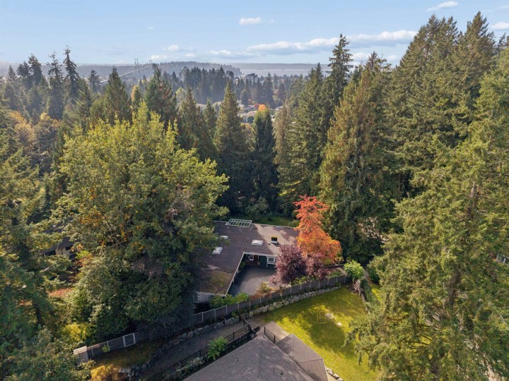 Photo 39 at 455 Macbeth Crescent, Cedardale, West Vancouver