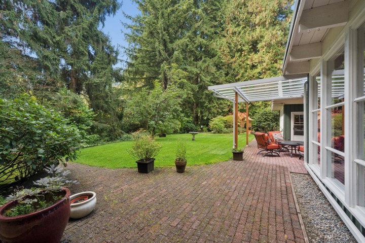 Photo 29 at 455 Macbeth Crescent, Cedardale, West Vancouver