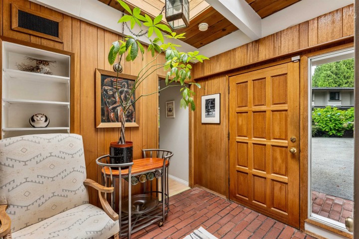 Photo 4 at 455 Macbeth Crescent, Cedardale, West Vancouver