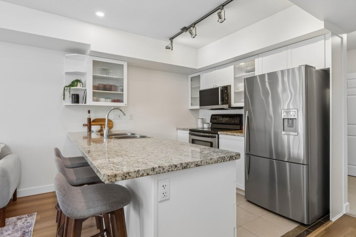 Photo 12 at 311 - 702 E King Edward Avenue, Fraser VE, Vancouver East