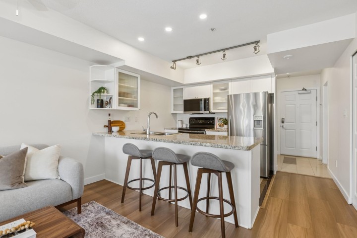 Photo 9 at 311 - 702 E King Edward Avenue, Fraser VE, Vancouver East