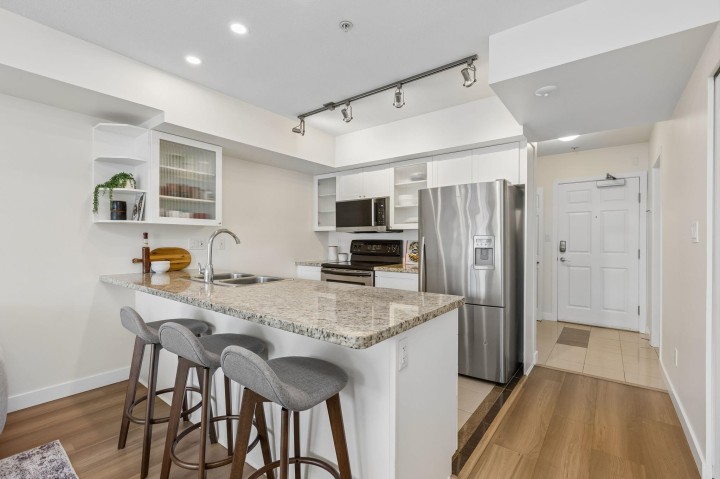 Photo 10 at 311 - 702 E King Edward Avenue, Fraser VE, Vancouver East