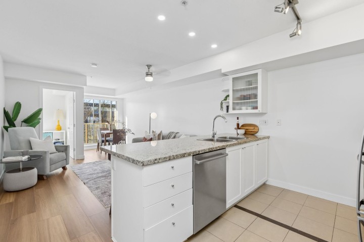 Photo 14 at 311 - 702 E King Edward Avenue, Fraser VE, Vancouver East