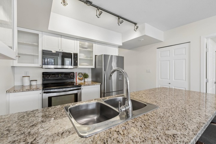 Photo 11 at 311 - 702 E King Edward Avenue, Fraser VE, Vancouver East