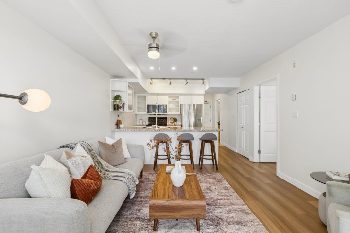 Photo 4 at 311 - 702 E King Edward Avenue, Fraser VE, Vancouver East