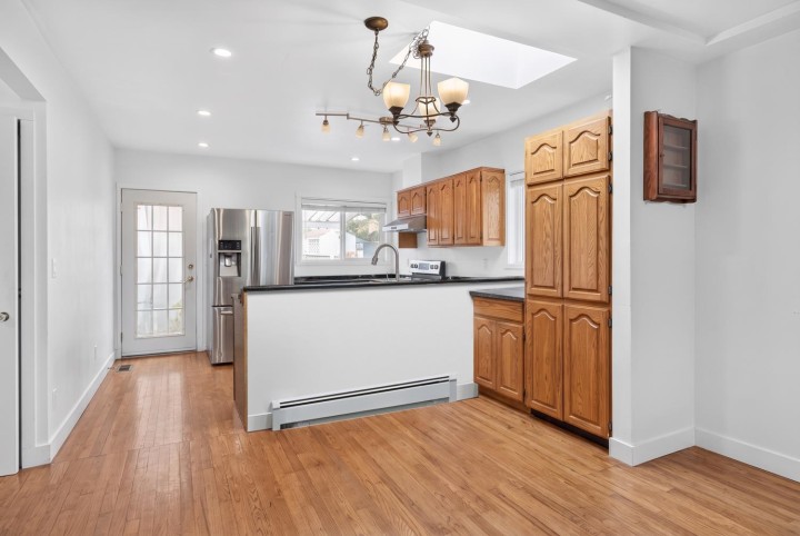 Photo 6 at 3960 Nootka Street, Renfrew Heights, Vancouver East