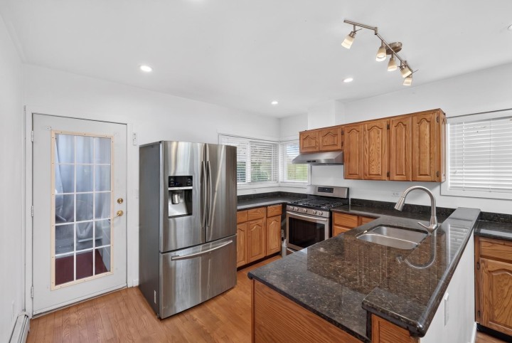Photo 7 at 3960 Nootka Street, Renfrew Heights, Vancouver East