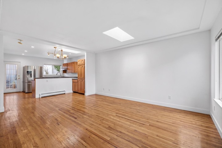 Photo 5 at 3960 Nootka Street, Renfrew Heights, Vancouver East