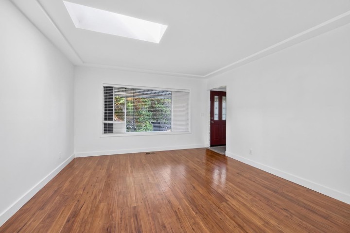 Photo 4 at 3960 Nootka Street, Renfrew Heights, Vancouver East