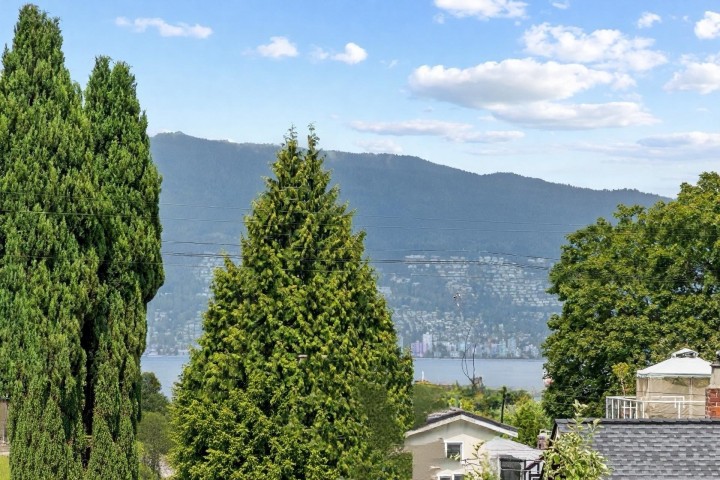 Photo 2 at 3579 W 18th Avenue, Dunbar, Vancouver West