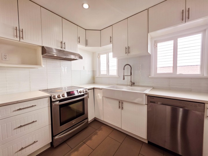 Photo 13 at 7590 Fraser Street, South Vancouver, Vancouver East