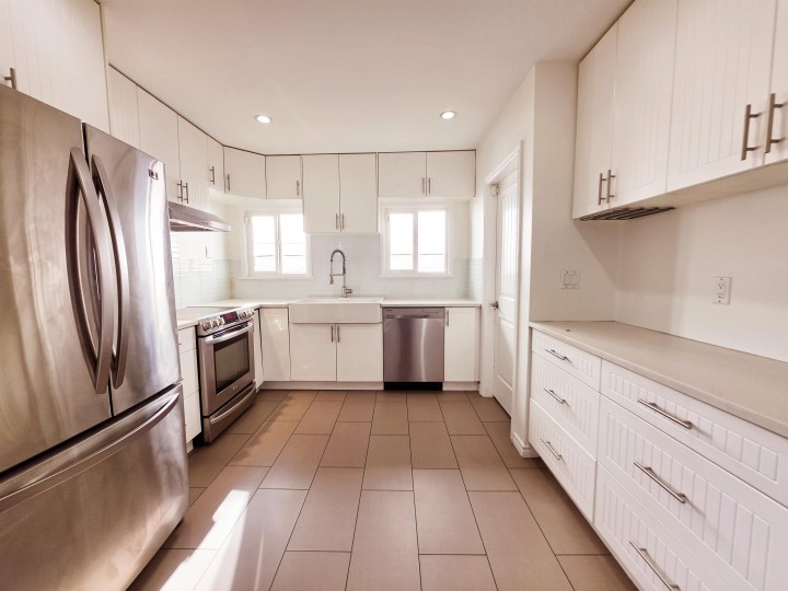 Photo 12 at 7590 Fraser Street, South Vancouver, Vancouver East