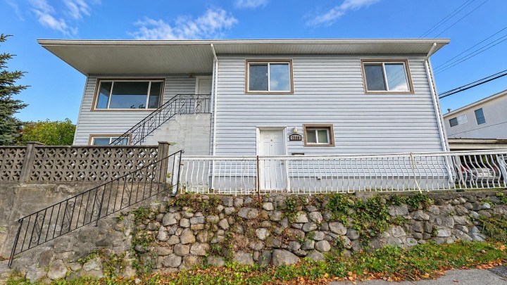 Photo 1 at 7590 Fraser Street, South Vancouver, Vancouver East