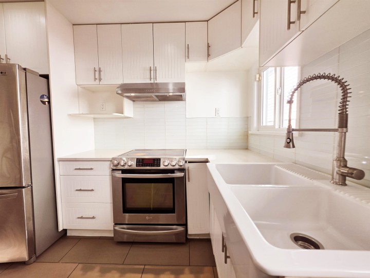 Photo 11 at 7590 Fraser Street, South Vancouver, Vancouver East