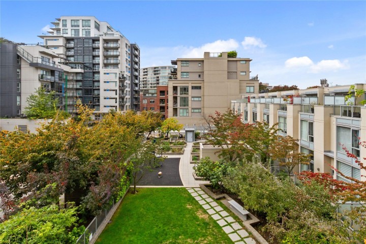 Photo 6 at 308 - 1833 Crowe Street, False Creek, Vancouver West