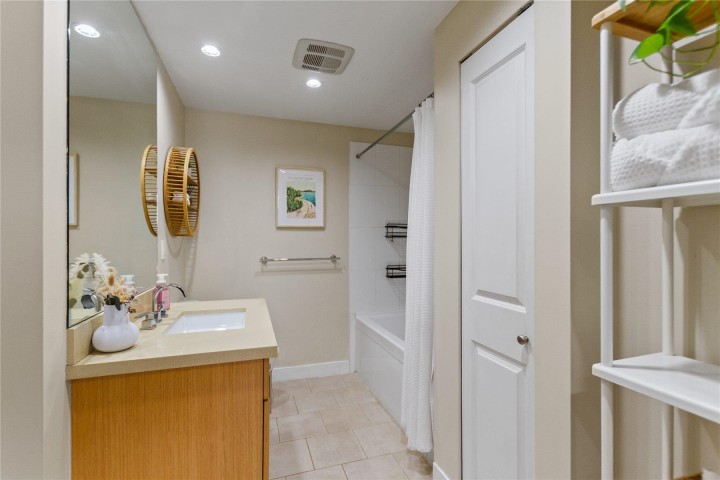 Photo 13 at 308 - 1833 Crowe Street, False Creek, Vancouver West