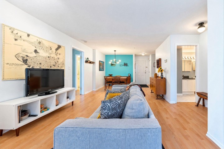 Photo 1 at 206 - 2405 Kamloops Street, Renfrew VE, Vancouver East