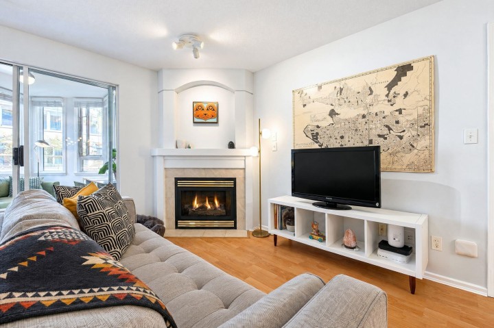 Photo 9 at 206 - 2405 Kamloops Street, Renfrew VE, Vancouver East