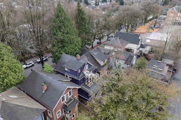 Photo 3 at 1437 E 10th Avenue, Grandview Woodland, Vancouver East