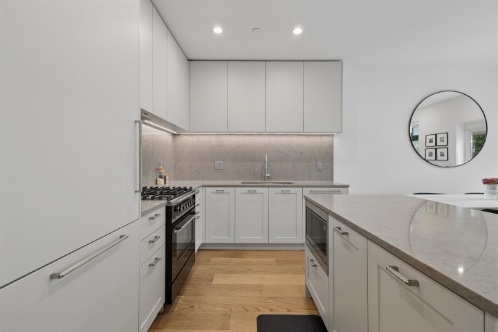 Photo 2 at 1014 E 16th Avenue, Fraser VE, Vancouver East