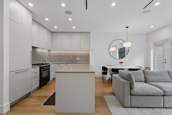 Photo 6 at 1014 E 16th Avenue, Fraser VE, Vancouver East