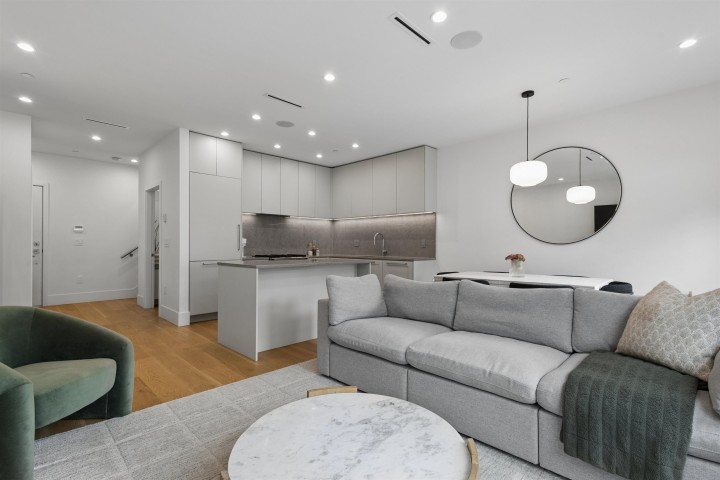 Photo 12 at 1014 E 16th Avenue, Fraser VE, Vancouver East